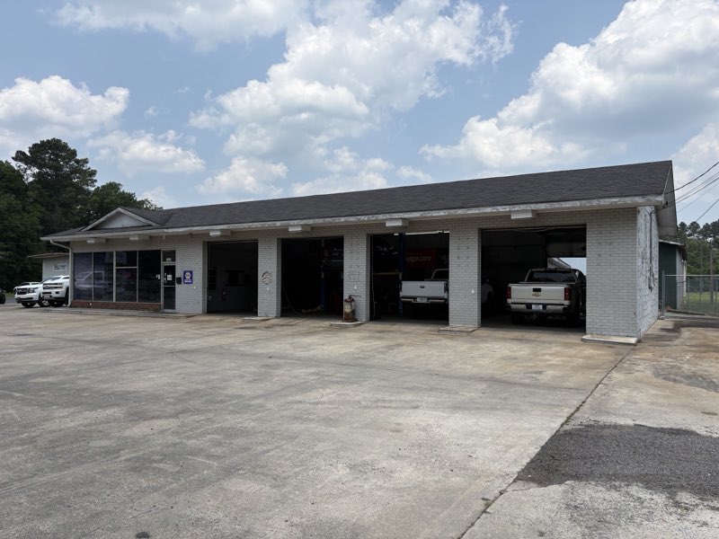 Littlejohn Auto Repair storefront and bays